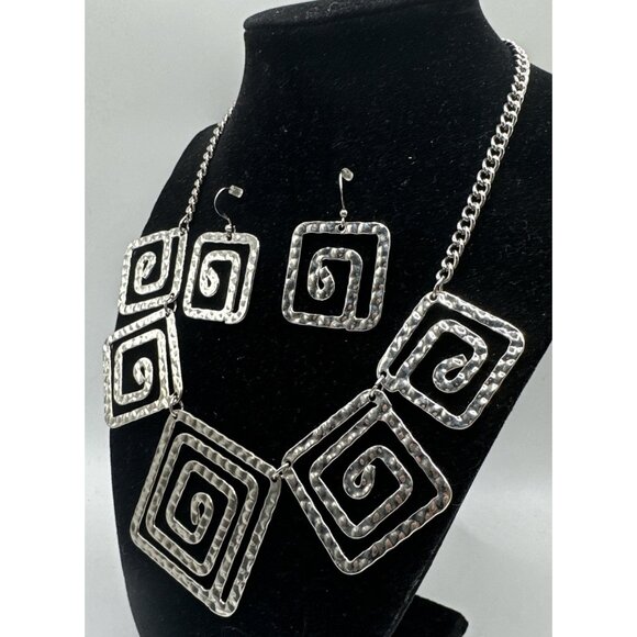 Set SilverTone Spiral Square Hammered Chain Necklace Earrings  16” 2” Ext Tribal - Picture 3 of 9
